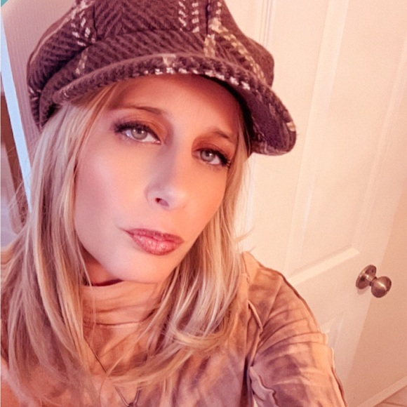 Meet your Posher, Paige - Picture 3 of 15